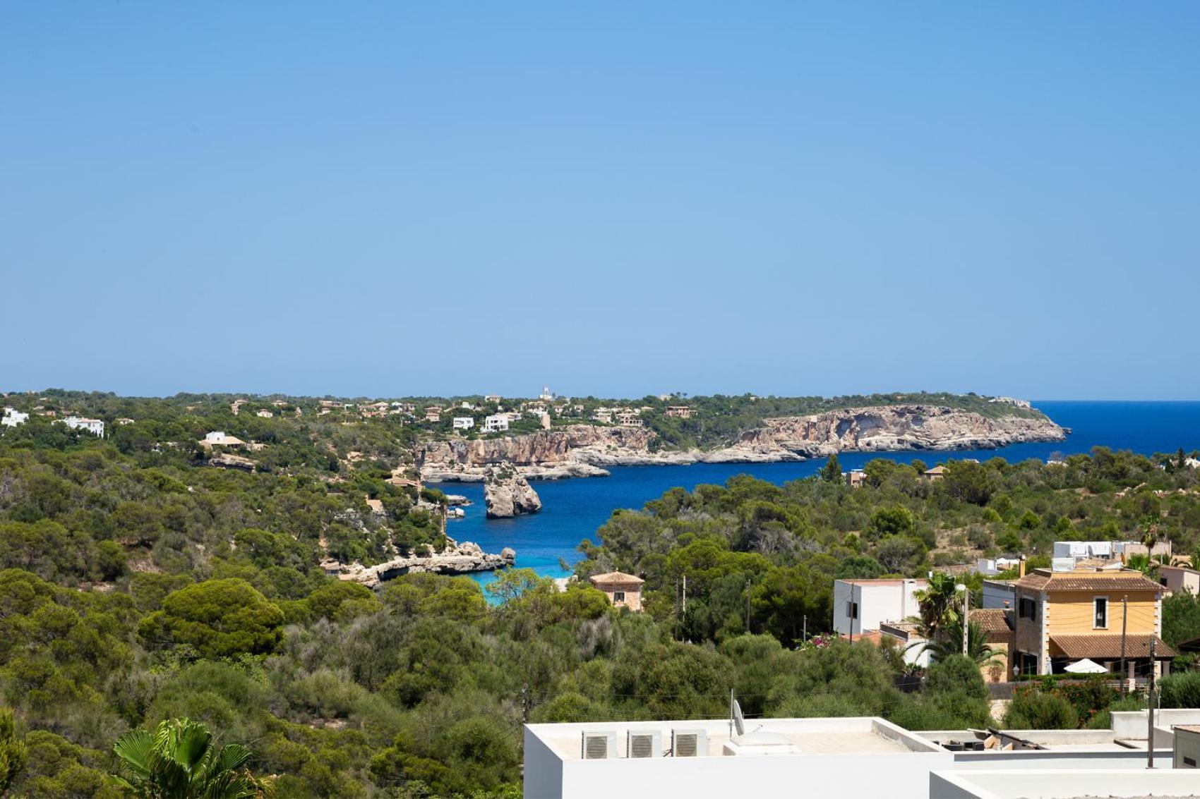 Hostal Cala Llombards *